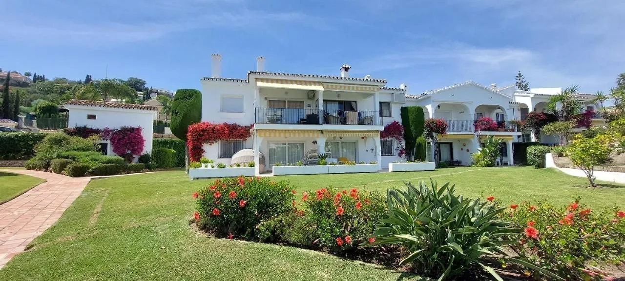 Refurbished 2-Bed Apartment In El Paraiso Alto Estepona 0*,