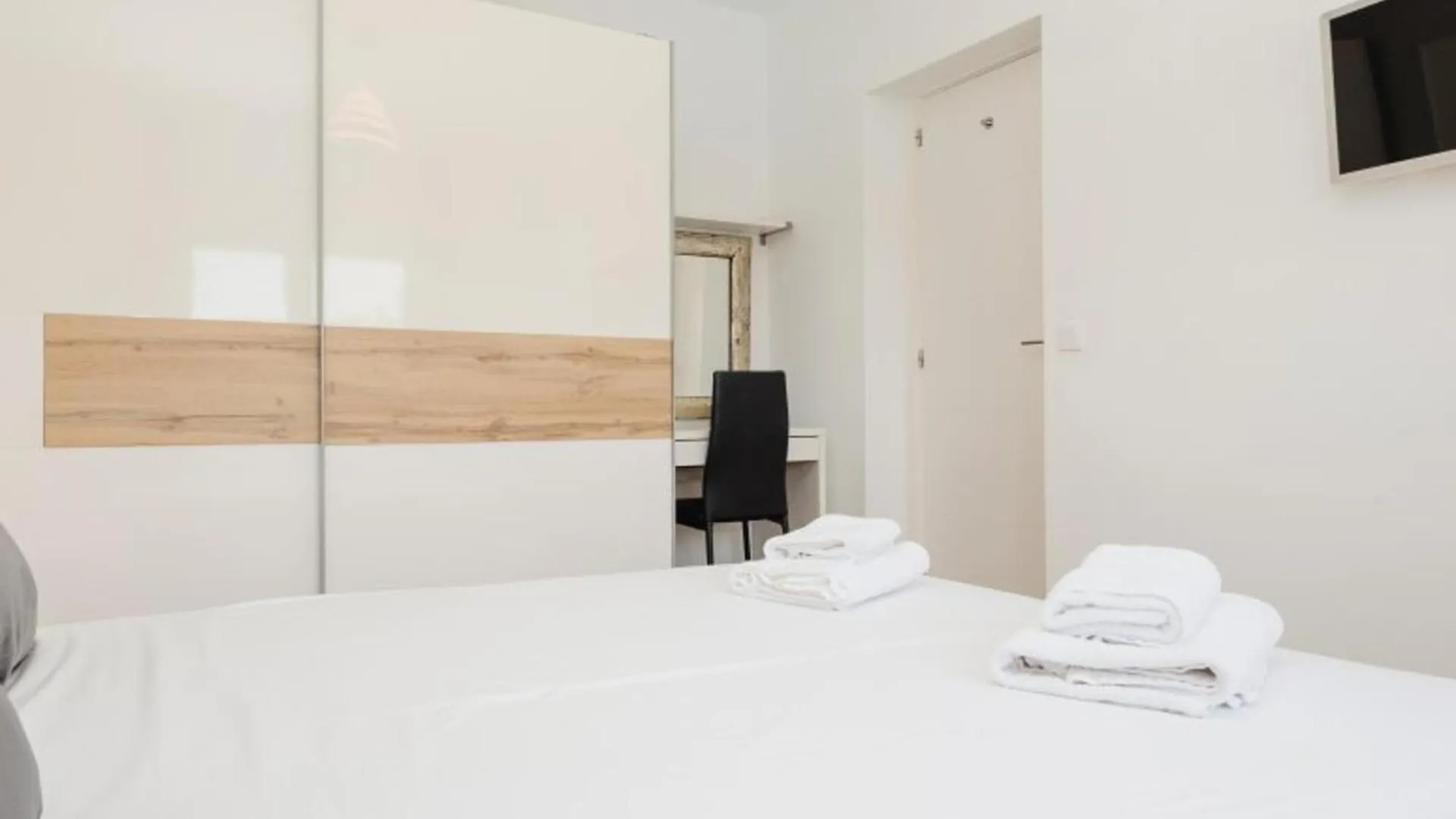 Refurbished 2-Bed Apartment In El Paraiso Alto Estepona 0*,