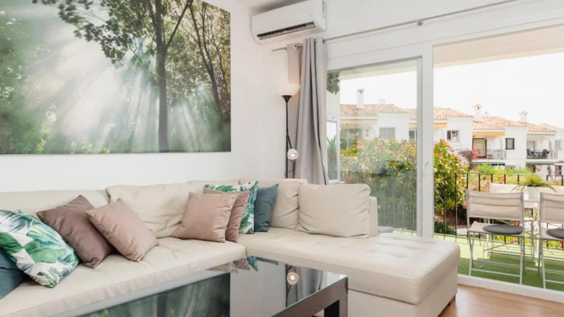 Refurbished 2-Bed Apartment In El Paraiso Alto Estepona