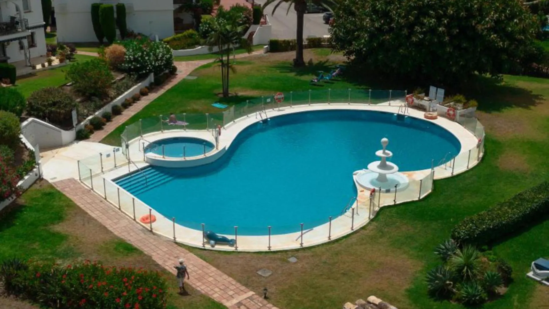 Refurbished 2-Bed Apartment In El Paraiso Alto Estepona