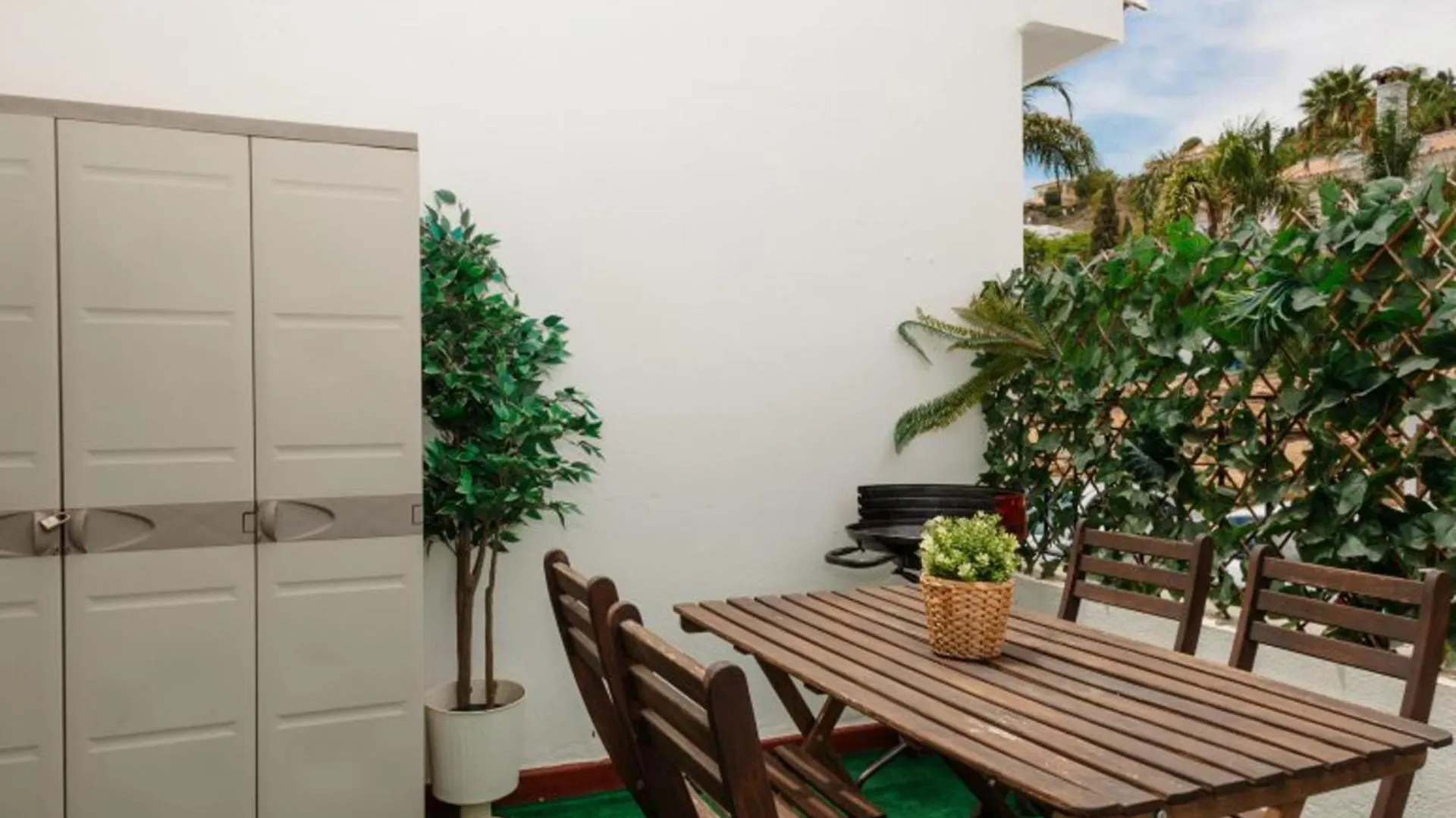 Refurbished 2-Bed Apartment In El Paraiso Alto Estepona