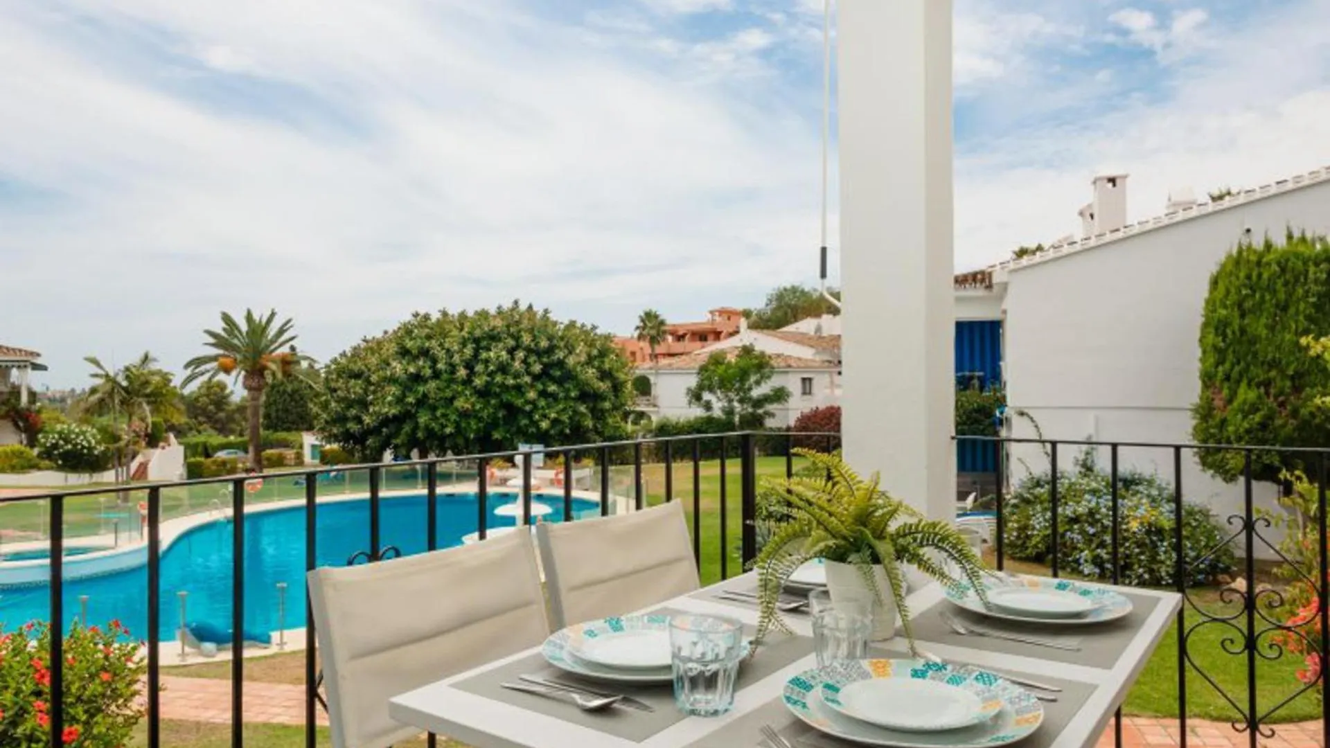 Refurbished 2-Bed Apartment In El Paraiso Alto Estepona