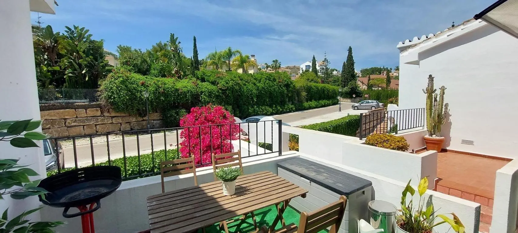 Refurbished 2-Bed Apartment In El Paraiso Alto Estepona 0*,