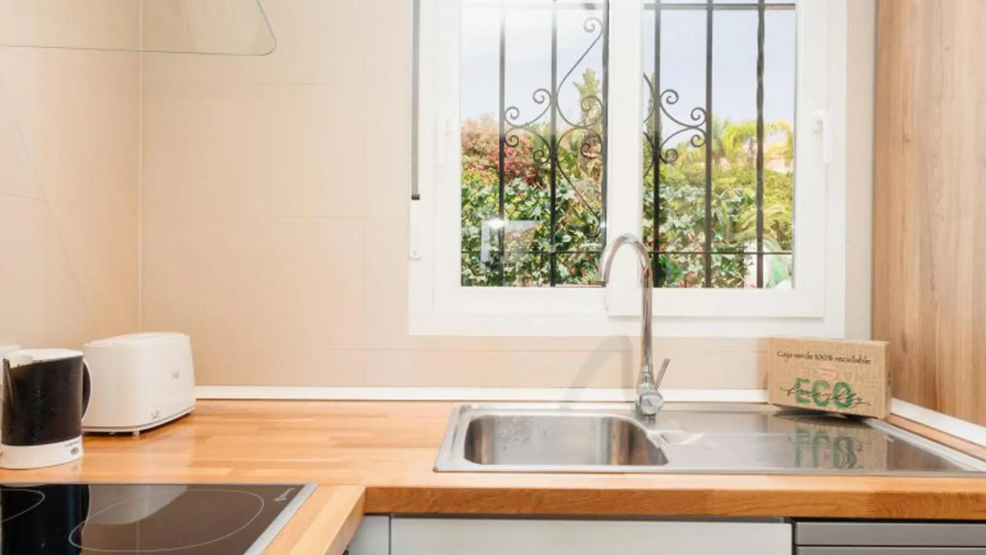 Refurbished 2-Bed Apartment In El Paraiso Alto Estepona