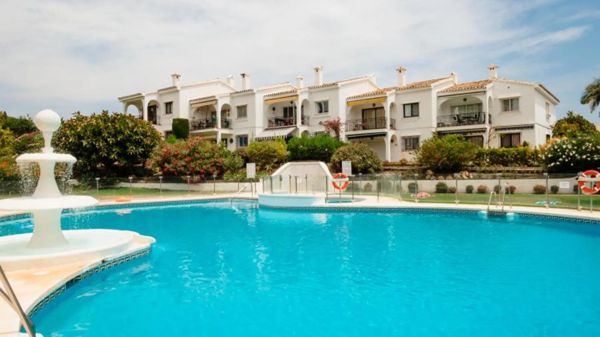 Refurbished 2-Bed Apartment In El Paraiso Alto Estepona